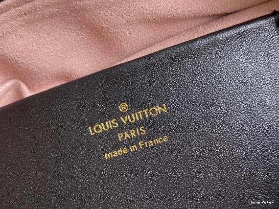 22 LOUIS VUITTON SPEEDY BANDOULIÈRE 0715